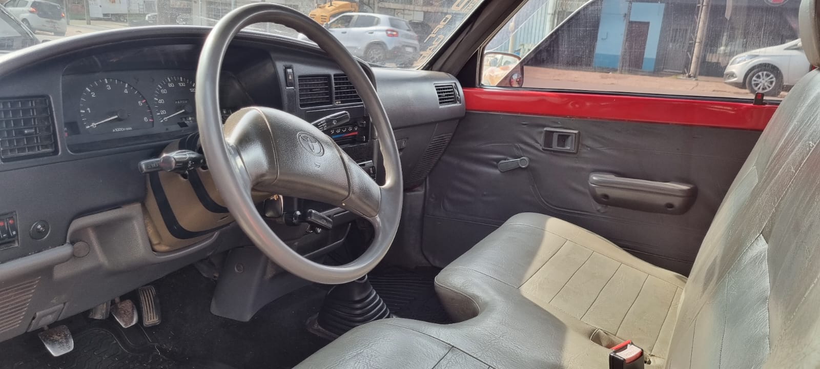 TOYOTA HILUX 2.4 DIESEL